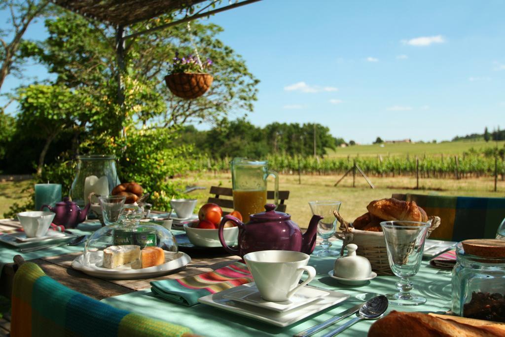 Bed and Breakfast Bleu Raisin Les Salles-de-Castillon Exterior foto