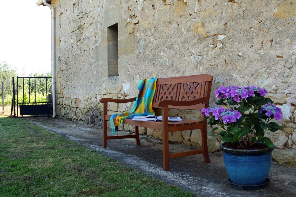 Bed and Breakfast Bleu Raisin Les Salles-de-Castillon Exterior foto