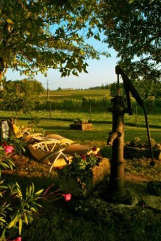 Bed and Breakfast Bleu Raisin Les Salles-de-Castillon Exterior foto