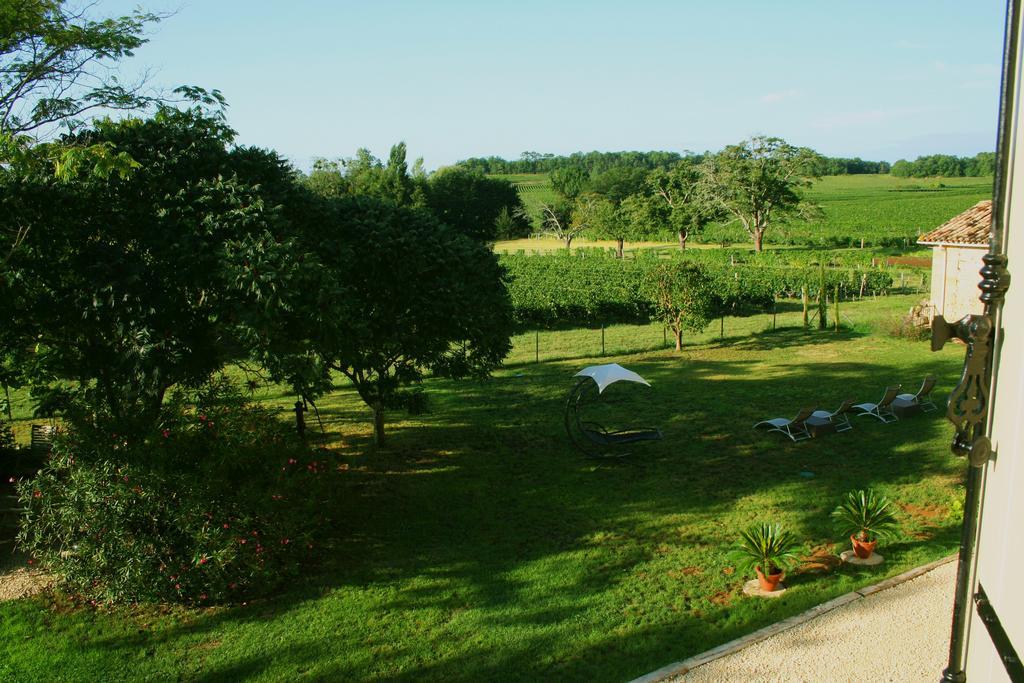 Bed and Breakfast Bleu Raisin Les Salles-de-Castillon Exterior foto